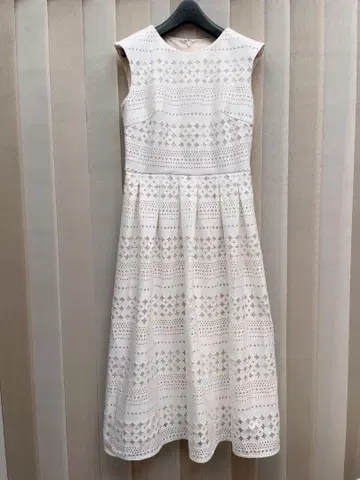 그레이스 콘티넨탈 컷워크 롱 드레스