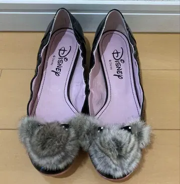 다이애나 x Disney 미키 모양 퍼 포함 펌프스 블랙