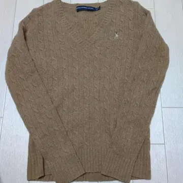 ALPHA LAUREN SPOT 베이지 V넥 스웨터