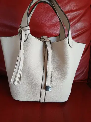 베이지 태슬 핸드백 인조 가죽