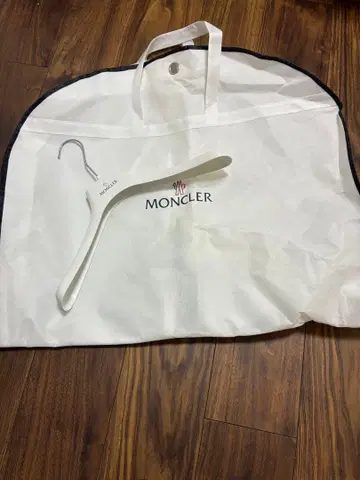 MONCLER 가먼트 백 옷걸이 포함