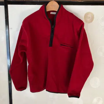 빨간색 플리스 자켓 하이넥