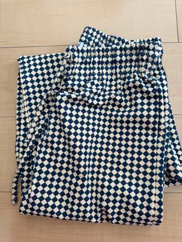 house on the hill Parent Pants Argyle S