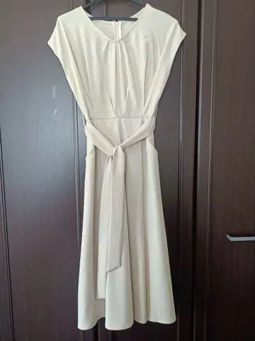 베이지 반팔 A라인 원피스