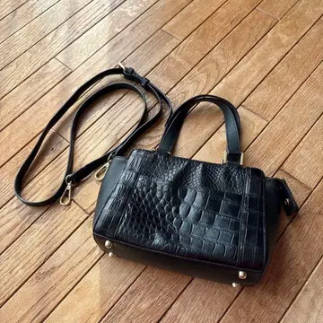 블랙 숄더백 크로커다일 텍스처