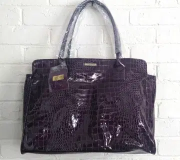 [ 레어 새상품 ] 헬로키티 토트백 크로커다일 패턴 가죽 A3 수납 가능