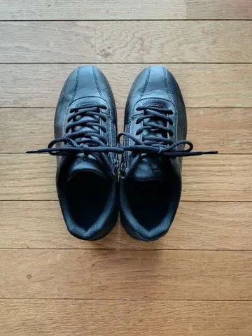 미즈노 블랙 스니커즈