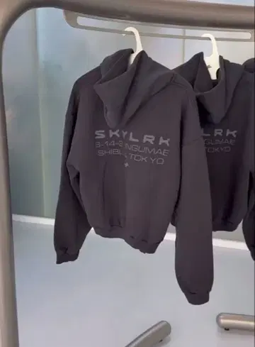 SKYLRK 저스틴 비버 팝업 후드티