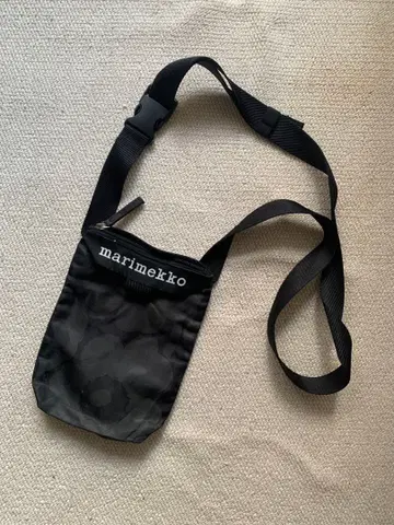 Marimekko Neat Phone Pocket Unikko