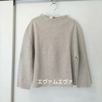 라이트 그레이 하이넥 니트