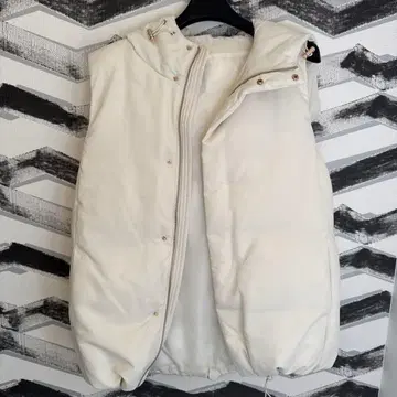 여성용 화이트 후드 부착 다운 베스트 (다운 90%)