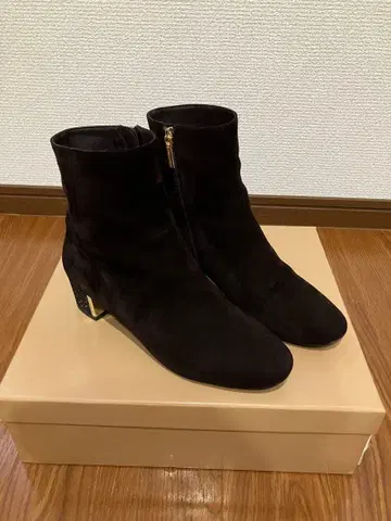 새상품급 양가죽 글리터 힐 숏부츠 23.5cm 모드 에 자코모