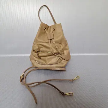 베이지 양동이형 백