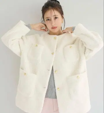 미사용 새상품 coca 푸들 보아 금장 버튼 노카라 코트 S 사이즈