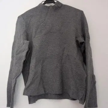 그레이 긴팔 티셔츠 버튼 포함