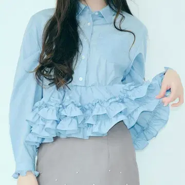 [ 미사용 ] 릴리 브라운 휘핑 프릴 헴 블라우스 블루