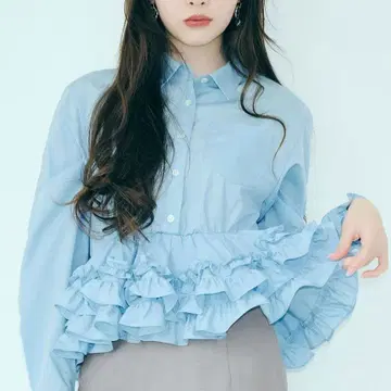 [ 미사용 ] 릴리 브라운 휘핑 프릴 헴 블라우스 블루