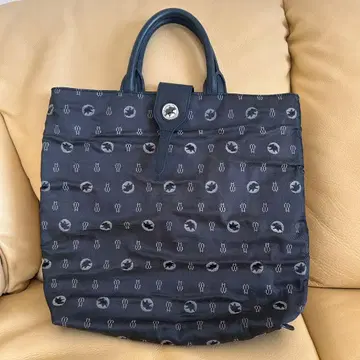 헌팅월드 토트백 A4 사이즈 수납 가능