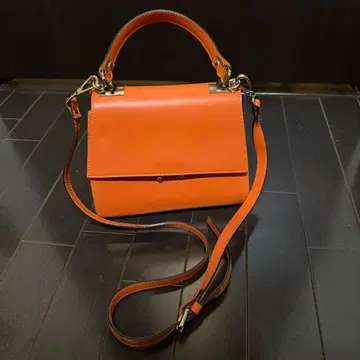 새상품급 GIANNI NOTARO [잔니 노타로] 숄더백 천연 가죽