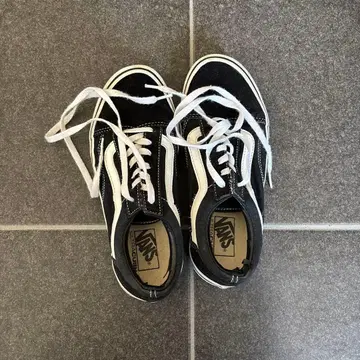 Vans 블랙 스니커즈