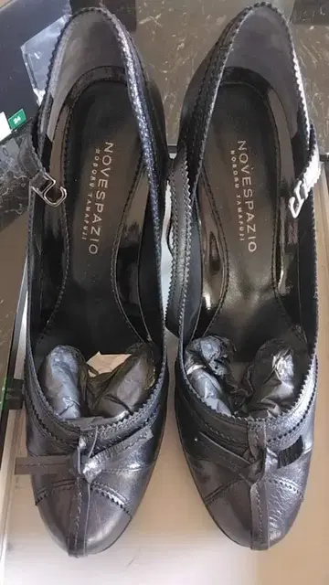 NOVESPATIO 블랙 하이힐