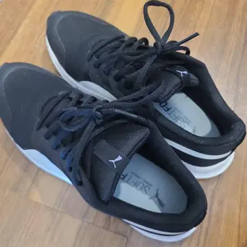 푸마 소프트폼 블랙 스니커즈