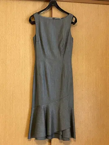 kulson 그레이 슬리브리스 무릎 기장 원피스 38