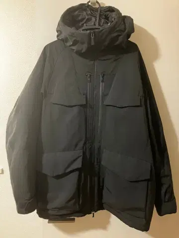 유니클로 화이트 마운티니어링 다운 자켓 블랙 사이즈 L