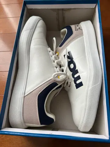 moz 화이트 스니커즈 25.5cm 경량