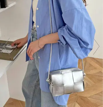 [ DISCOAT ] 메쉬 편직 미니 숄더백 / 실버