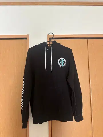 SANTA CRUZ 블랙 후드티
