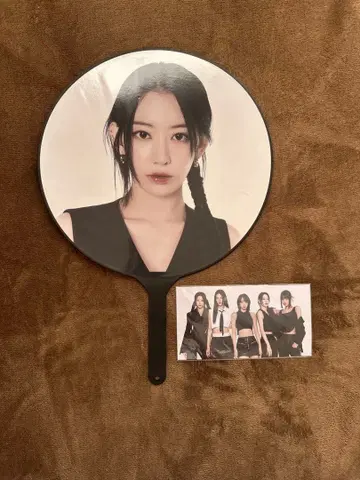 Le Sserafim 사쿠라 부채