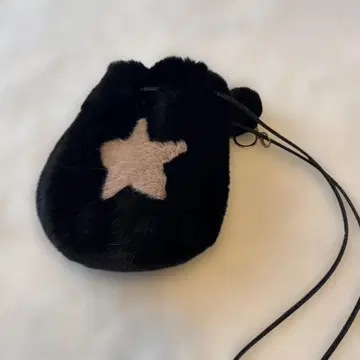 새상품 블랙 퍼 숄더백 폼폼 포함