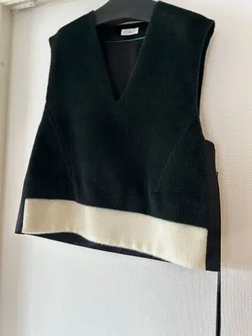 투모로우랜드 B 알파카 베스트 새상품 미사용