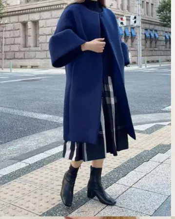 가볍고 편안해요! 스타일까지 살려주는 플레어 슬리브 종이상자 코트 네이비