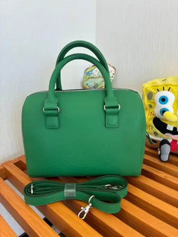 새상품 그린 핸드백 탈부착 가능 스트랩 포함