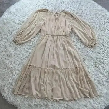 선착순 도쿄 소와르 쉬폰 플레어 원피스 M 사이즈 아이보리