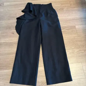 CELFORD 프릴 장식 블랙 슬랙스 36