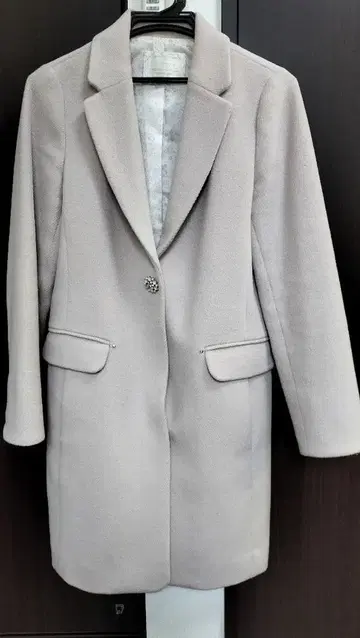 연한 핑크 체스터 코트