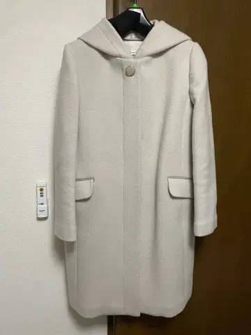 새상품급 질스튜어트 후드 부착 화이트 롱 코트