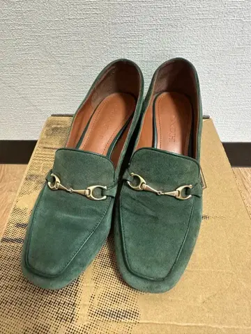 그린 스웨이드 로퍼 금장 장식 포함