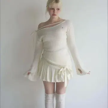 ANDMARY 앤드마리 Fluffy loose knit 상의