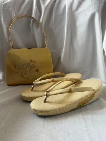 꽃무늬 자수 골드 조리 예복용으로도