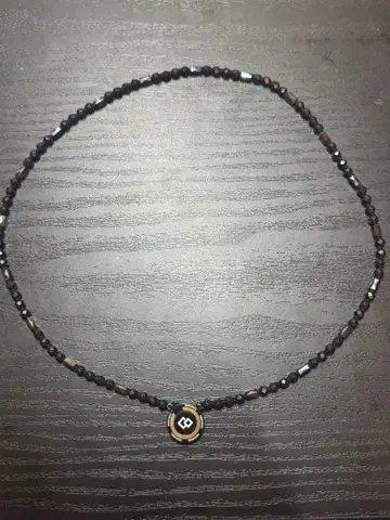블랙 비즈 목걸이 로고 포함
