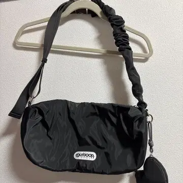 OUTDOOR 블랙 숄더백 리 마르쉐 별주,