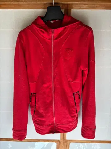 푸마 페라리 풀 집업 후드티 신조 고 착용