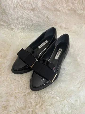 [새상품급] 오페라 슈즈 다이애나 DIANA 리본 에나멜 포인티드 토