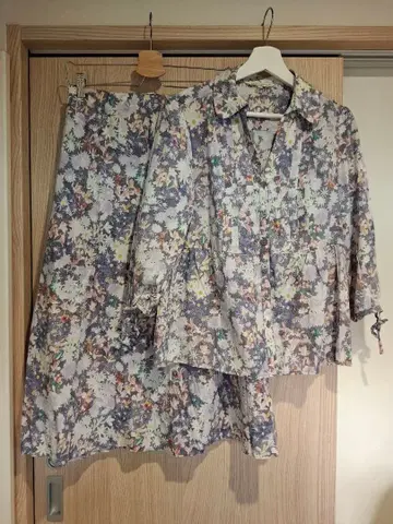 LAURA ASHLEY 꽃무늬 셋업 사이즈 13