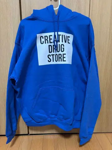 CREATIVE DRUG STORE 후드 부착 후드티 블루