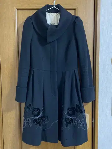 로이스크레용 선버리나 코트 블랙